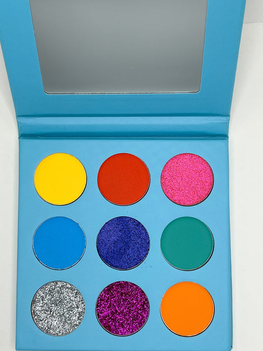 Wynwood 9-Color Matte and Glitter Eyeshadow Palette with Mirror