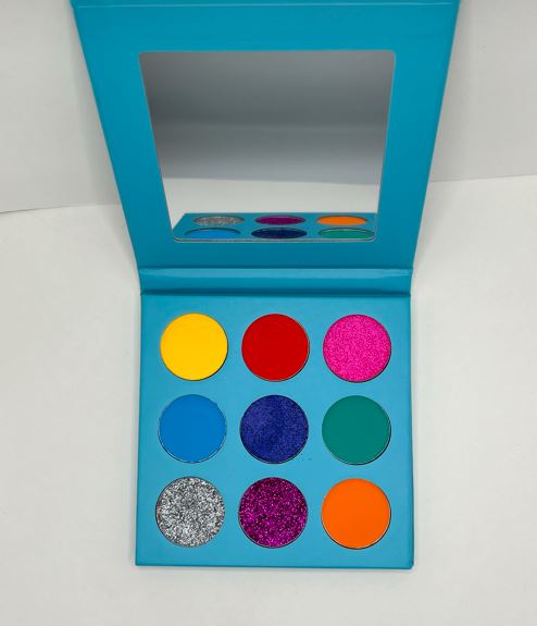 Wynwood 9-Color Matte and Glitter Eyeshadow Palette with Mirror